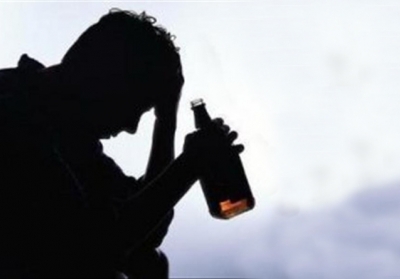 Кожен третій українець вживає алкоголь через стрес, - опитування