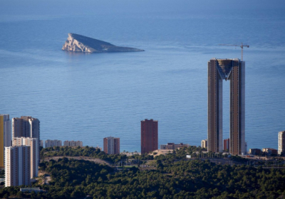 В Іспанії добудували найвищий житловий будинок у ЄС. Його зводили 17 років