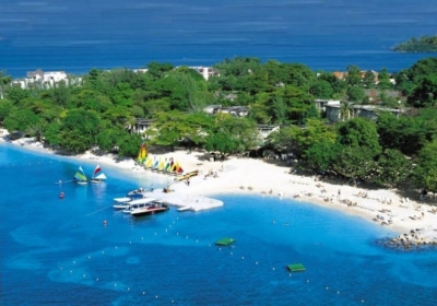 Що робити з особистим островом: 10 приватних островів та їх власники
