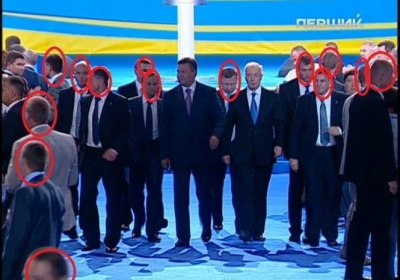 На з’їзді Партії регіонів Януковича стерегло 15 охоронців