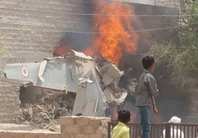 В Індії військовий літак впав на житловий будинок