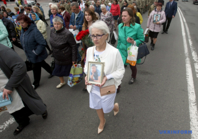 Хрещатиком пройшла хода пам'яті загиблих на Донбасі воїнів, - ФОТО
