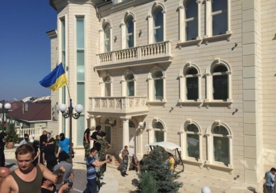 Активісти захопили резиденцію Ківалова в Одесі, - фото