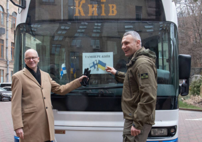 Київ отримав три автобуси з Фінляндії та гуманітарну допомогу – Кличко