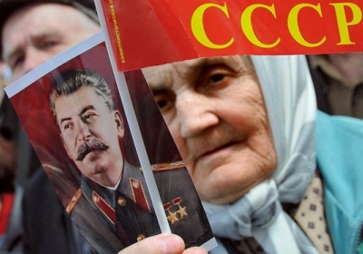 У Росії побили пенсіонера за зірваний портрет Сталіна