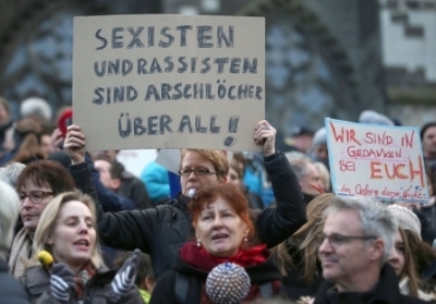 В німецькому Кельні тисячі людей протестують проти нападів на жінок