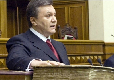 Друкарня, яка заплатила Януковичу гонорар у 32 мільйони, не випускає книги
