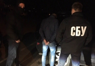 У Києві затримали патрульного, який збував наркотики