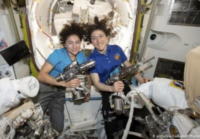 Уперше в історії у відкритий космос з МКС вийшли дві жінки