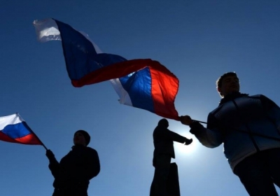 В Донецке, Харькове и Луганске под российскими триколорами митингуют за раскол Украины