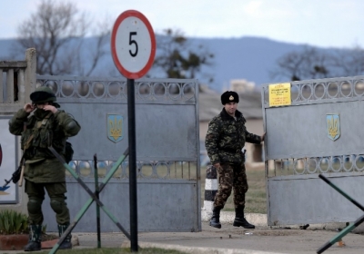 Украинские военные в Перевальном прекращают сопротивление оккупантам