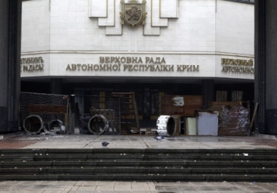 Озброєні люди зайняли будівлі парламенту і уряду Криму