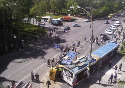Внаслідок аварії тролейбуса у Києві постраждало 11 дітей, - фото