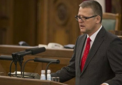 Латвійський міністр подав у відставку через безкоштовну операцію