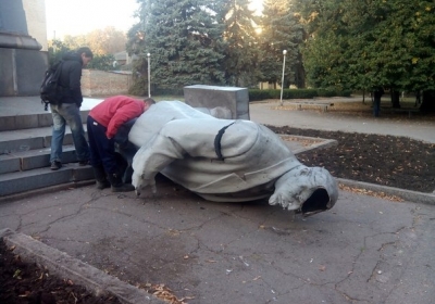 Ночью Ленин упал в Кривом Роге, - фото