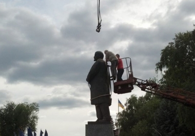 На Харьковщине снесено очередной памятник Ленину