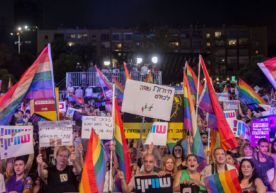 В Израиле гей-парам и одиноким мужчинам разрешили иметь детей от суррогатных матерей