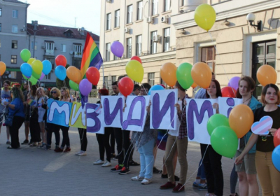 У Запоріжжі під час акції на підтримку ЛГБТ-спільноти невідомий кинув петарду в учасників