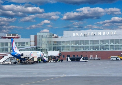 У російському аеропорту чергова аварія: літак зіткнувся з навантажувачем 