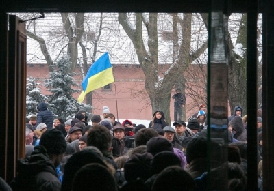 В помещении Львовской ОГА активисты формируют отряды Народной самообороны