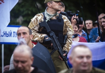 Луганщина навпіл: дев'ять районів контролюють силовики, вісім – терористи, - журналісти