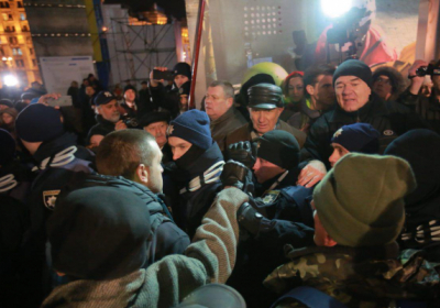 На Майдане произошли столкновения между протестующими и полицией, - ВИДЕО