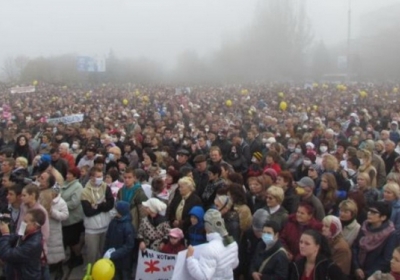 Маріупольці протестують проти смогу. Фото: operkor.wordpress.com