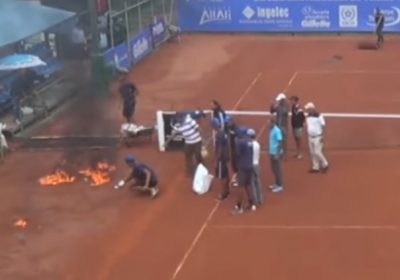 В Марокко організатори підпалили тенісний корт, щоб швидше його висушити, - ВІДЕО