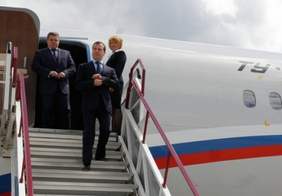 Россия может закрыть воздушное пространство для западных перевозчиков, - Медведев