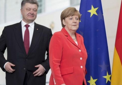 Порошенко просить Меркель посилити санкції проти Росії
