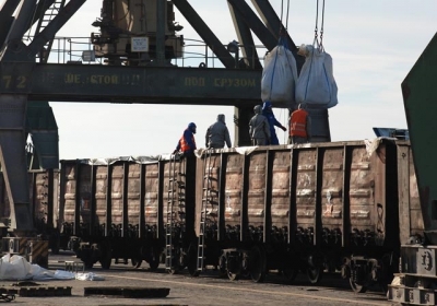 Майже тисяча вагонів з українськими товарами простоює на кордоні з Росією