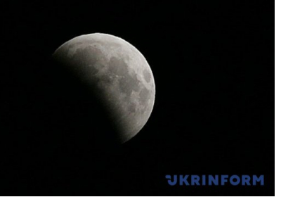 Сегодня ожидается самое длинное за 580 лет частичное лунное затмение