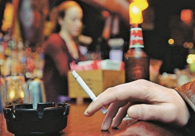 Австрія не вводитиме повну заборону куріння в барах і ресторанах