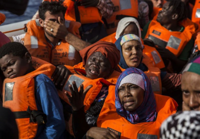 Глава МВС Австрії пропонує перевіряти врятованих мігрантів у морі
