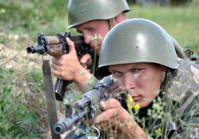 Трое военных бежали с оружием из воинской части на Одесщине