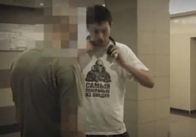 В Минске белорусы заставили россиянина снять футболку с Путиным, - ВИДЕО