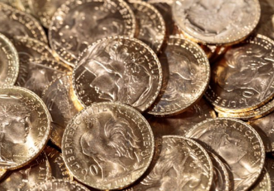 Во Франции во время ремонта особняка нашли 239 золотых монет XVII века