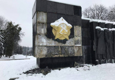 У Львові уклали договір про демонтаж аварійної стели монумента Слави