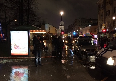 На зупинці громадського транспорту в Москві прогримів вибух: є поранені