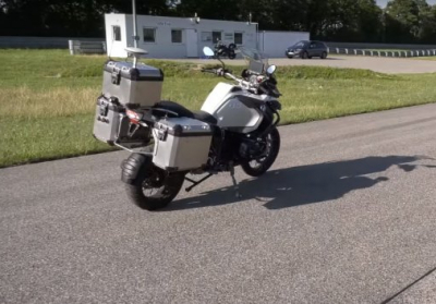 BMW створила безпілотний мотоцикл, - ВІДЕО