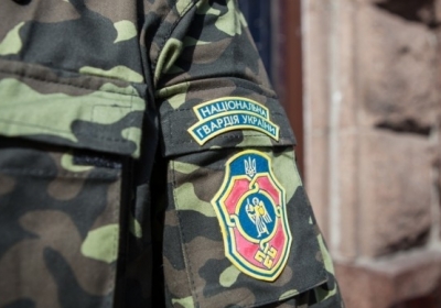 В Києві двоє чоловіків побили нацгвардійця, який охороняв польське посольство