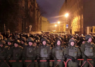 В центр Киева стягивают Нацгвардию и перекрывают улицы, - ФОТО