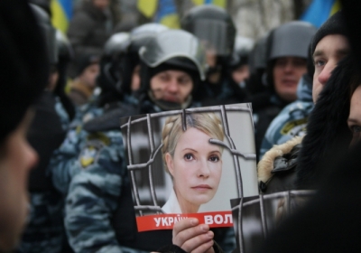 Україна: вибір між європейськими обіймами і російською ведмежою хваткою