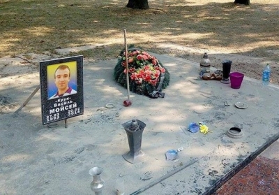 Переселенець з Горлівки вчинив наругу над могилою Героя Небесної сотні в Луцьку