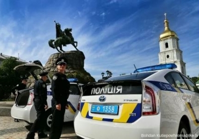 Поліцейські у Києві затримали міліціонерів з наркотиками