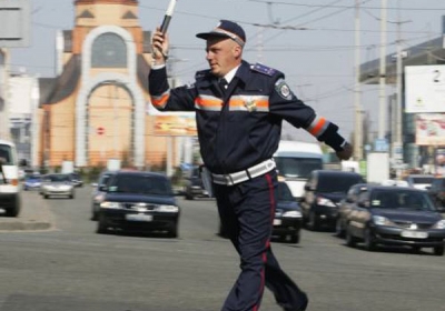 У центрі Києва водій автокав'ярні наїхав на міліціонера