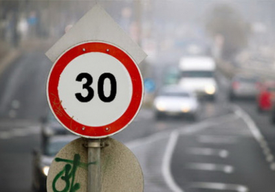 В Париже на большинстве улиц запретили ездить быстрее 30 км / ч
