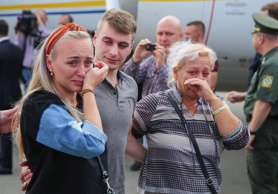 В Україну з Росії повернулися 11 політв'язнів і захоплені моряки, - ВІДЕО