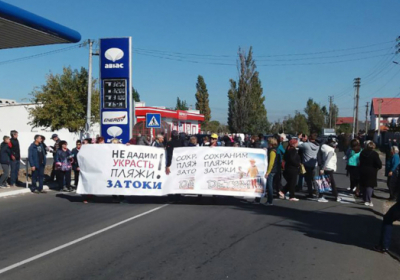 Мешканці Одещини перекрили трасу: протестують проти забудови узбережжя
