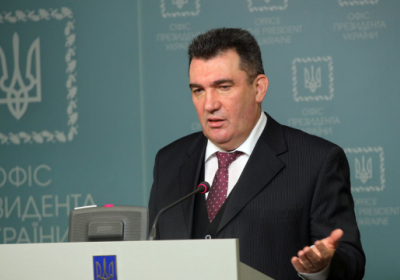 Секретар РНБО бачить потребу переходу в Україні з кирилиці на латиницю. А ще виступає за дві мови в країн